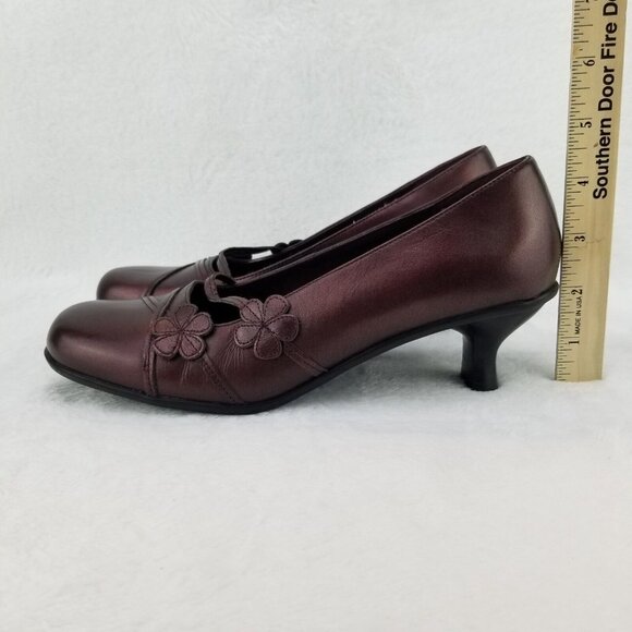 ✅Kenneth Cole Reaction Leather Kitten Heels Womens 8 Flower Accent Red/Black - Picture 8 of 10